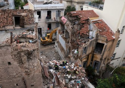 4 American tourists dead after building explodes, collapses in Athens