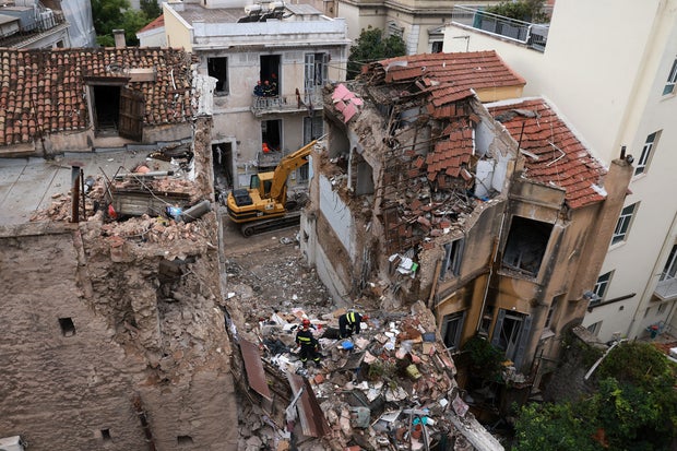 4 American tourists dead after building explodes, collapses in Athens