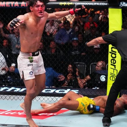 UFC Vegas 121 video: Raul Rosas Jr. wins main event after Raoni Barcelos passes out in scary moment of fifth round