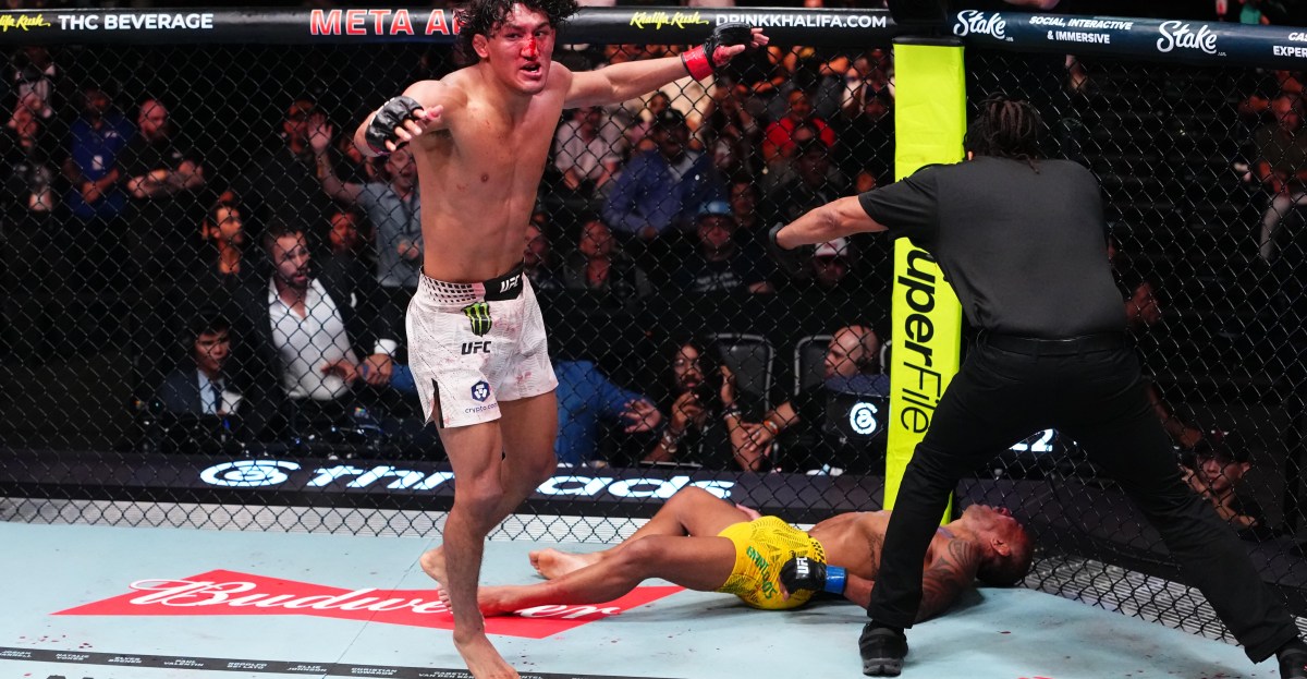 UFC Vegas 121 video: Raul Rosas Jr. wins main event after Raoni Barcelos passes out in scary moment of fifth round