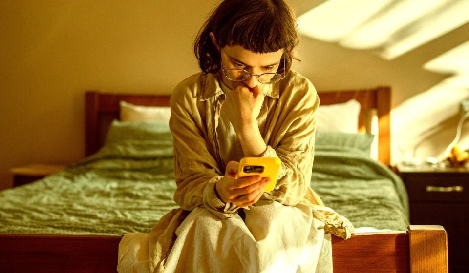 Horrifying research reveals what happens to 12-year-olds who own smartphones