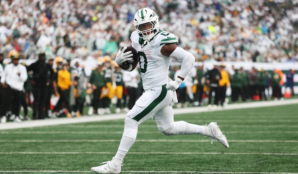 Fantasy Football Week 4 Early Waiver Wire Pickups: Ollie Gordon II and Braelon Allen lead after injuries to De'Von Achane and Breece Hall