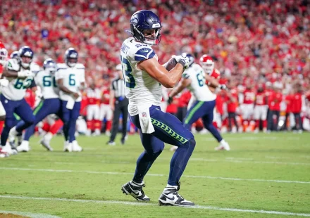 Report: Ravens fill final practice squad spot with TE Nick Vannett