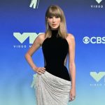 Chiefs Star Travis Kelce Reacts to Taylor Swift's VMAs Outfit