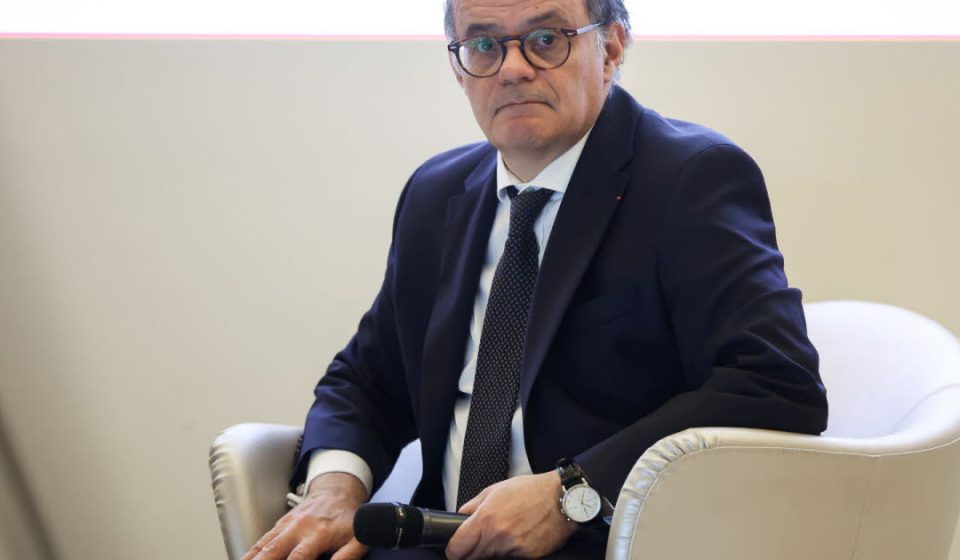 Policy. Accused by LFI, the Banque de France denies selling French debt on the markets