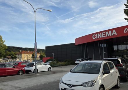 Pontarlier. Blue zone: the parking sticker will cost €24 per year