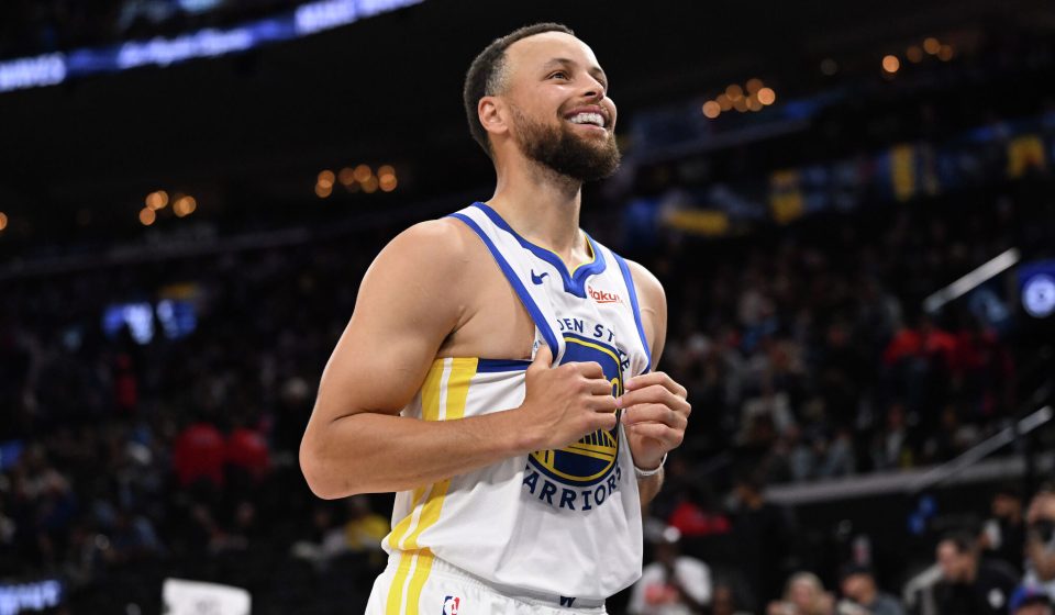 Steph Curry takes discount and signs 2-year extension with Warriors