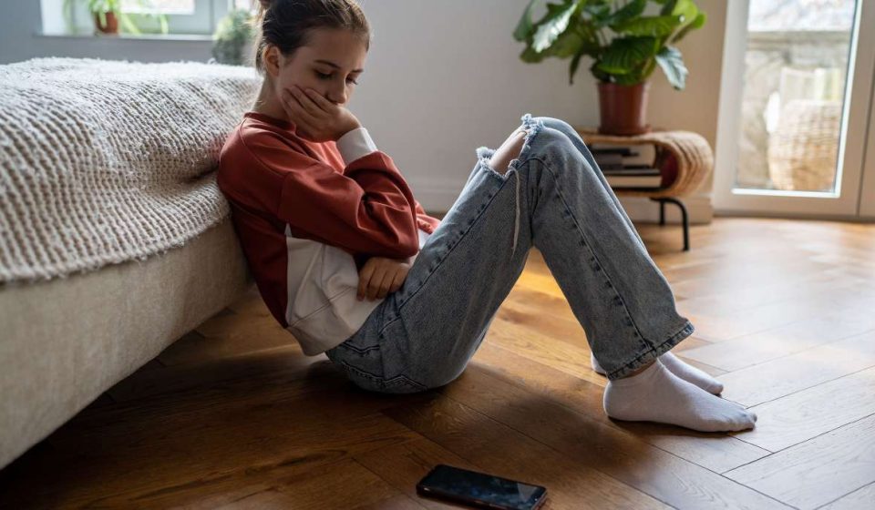 12-year-olds with smartphones more likely to develop eating disorders at 14
