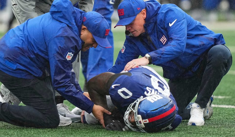 NFL Network: Giants' Brian Burns reportedly suffers torn ACL in win over Titans | Latest NFL News, Analysis and Updates
