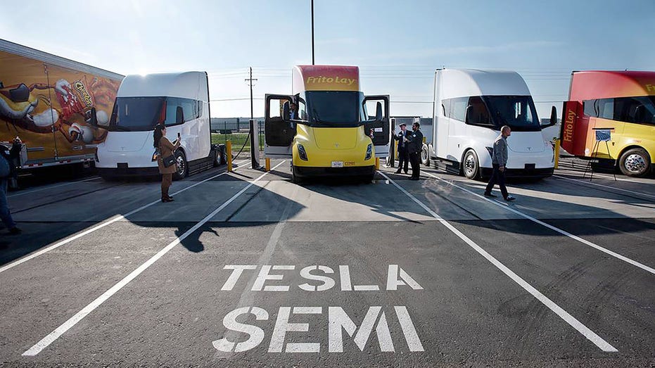 Tesla Semi deliveries begin with PepsiCo and DHL as first customers