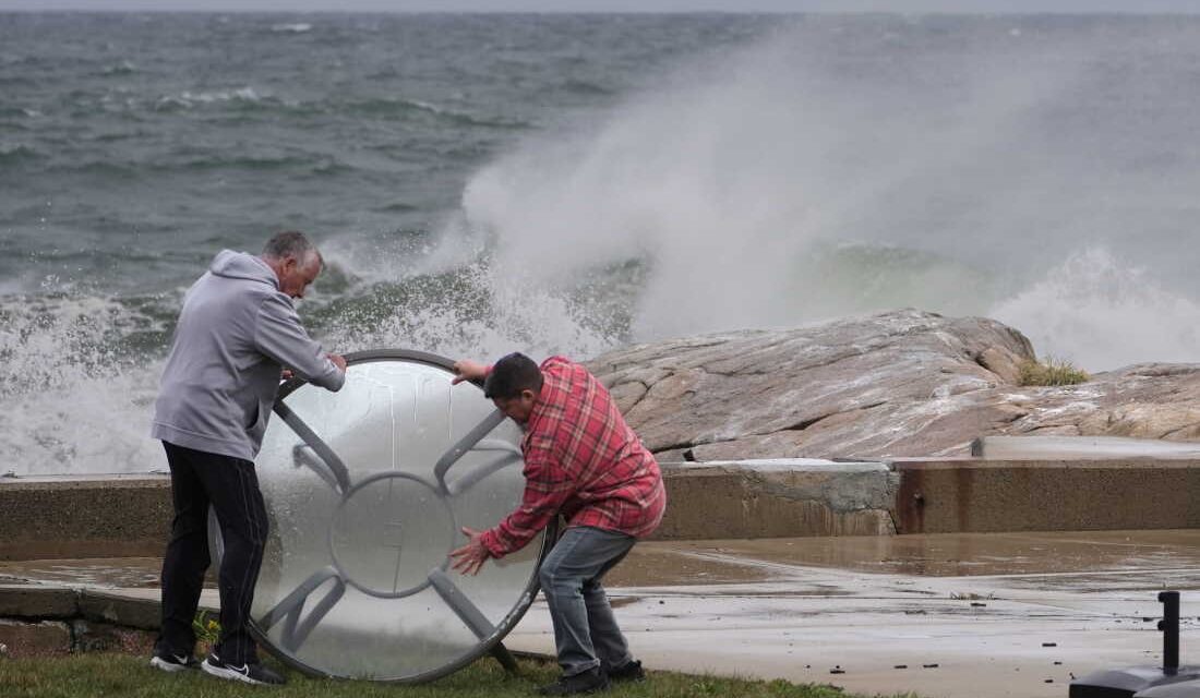 Powerful northeast brings winds, flooding to East Coast: NPR
