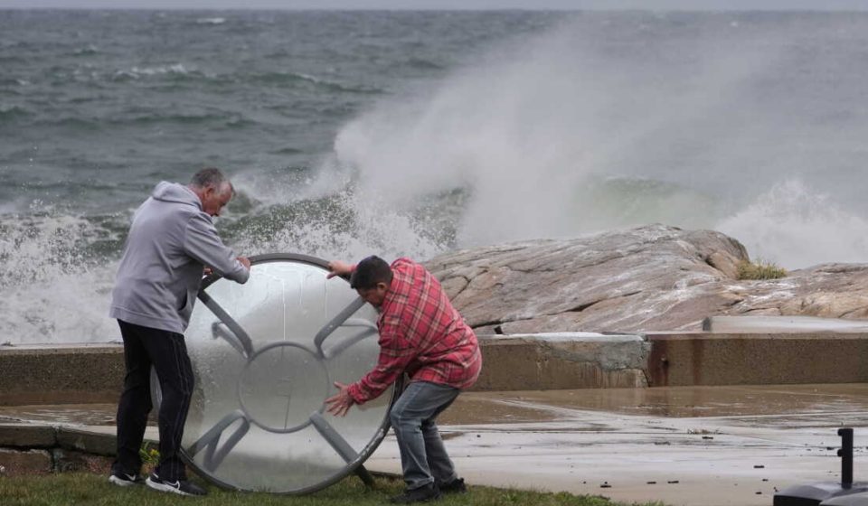 Powerful northeast brings winds, flooding to East Coast: NPR