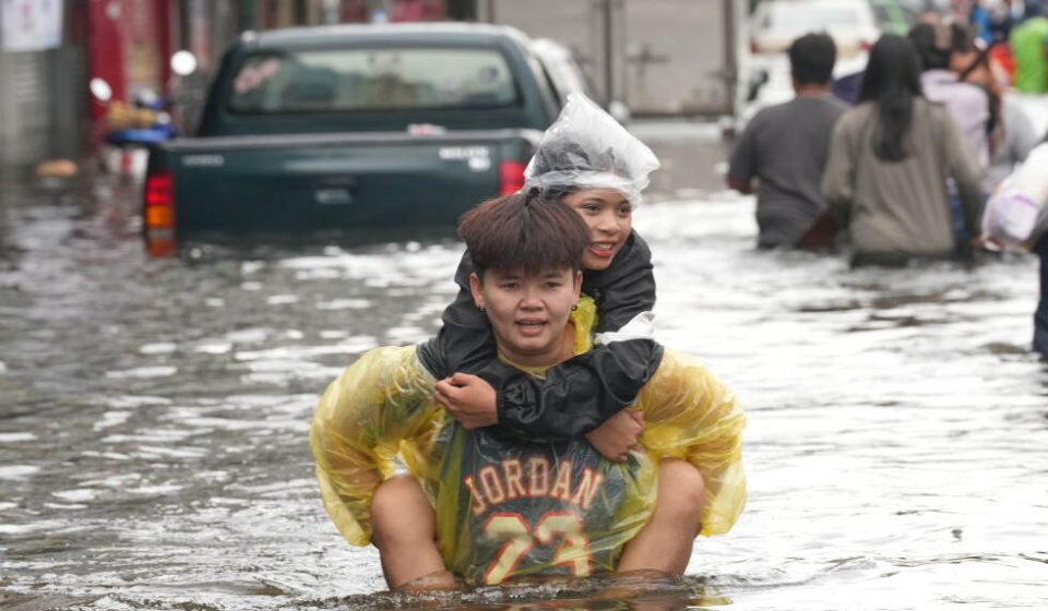Bangkok floodwaters begin to ease after weekend of torrential rain