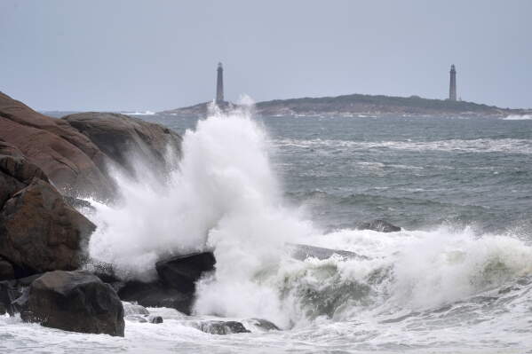 Nor'easter brings heavy rain and wind to the US East Coast
