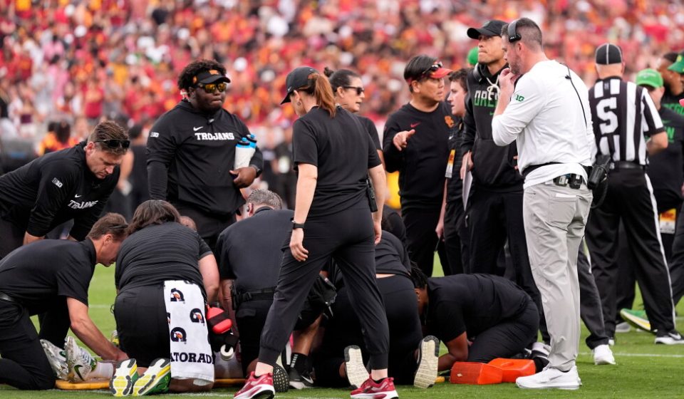 Oregon quarterback Moore suffered concussion following late hit; USC suspends LB Stephens for 1 game for hit