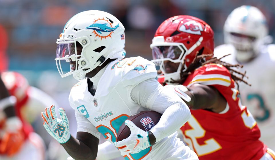 Dolphins not optimistic about De'Von Achane's knee injury