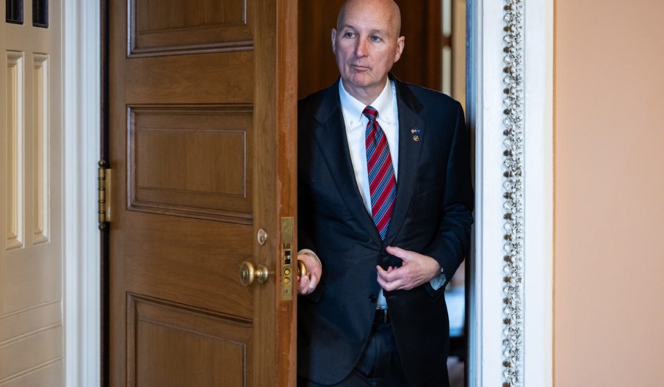 Senate Democrats Block House-Passed Bill Restricting Stock Trading Between Members - Live Updates