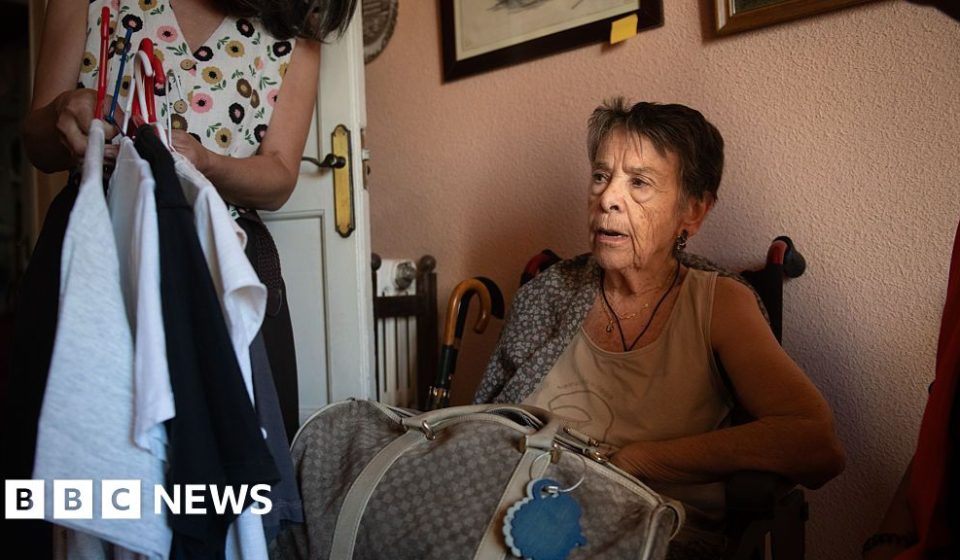 Spanish pensioner whose deportation sparked nationwide protests has died, union says – BBC News Africa Spanish pensioner whose deportation sparked nationwide protests has died, union says - BBC News Africa