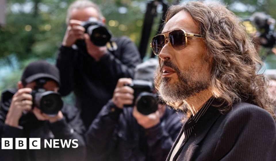 Russell Brand was a 'sexual predator,' prosecutors say as rape trial begins - BBC News Africa