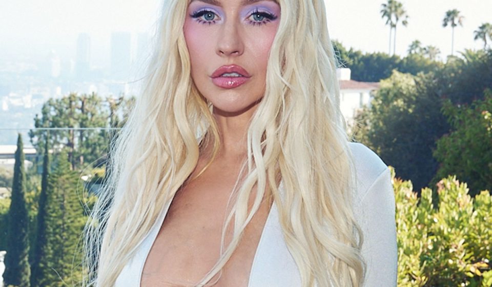 Christina Aguilera Poses Nude in Bathtub in Instagram Selfie Photo