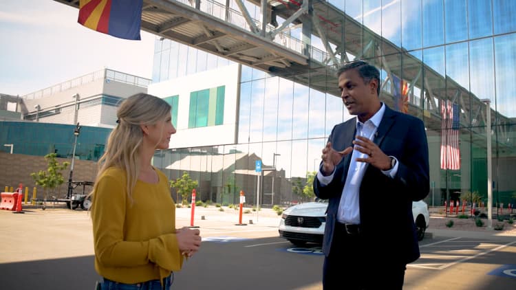 Intel reaches milestone in construction of delayed chip factory in Ohio