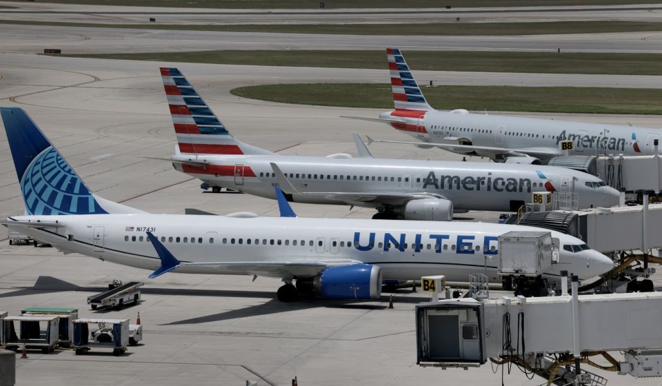 United Airlines goes after top frequent flyers at Delta, American