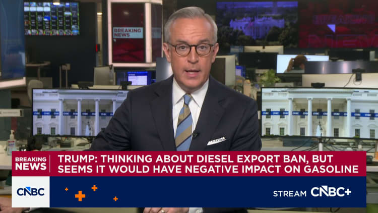 Trump downplays Iran deal as US prepares for more strikes