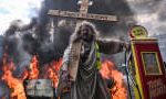 France protests: Curfews quell unrest as Macron visits Gulf
