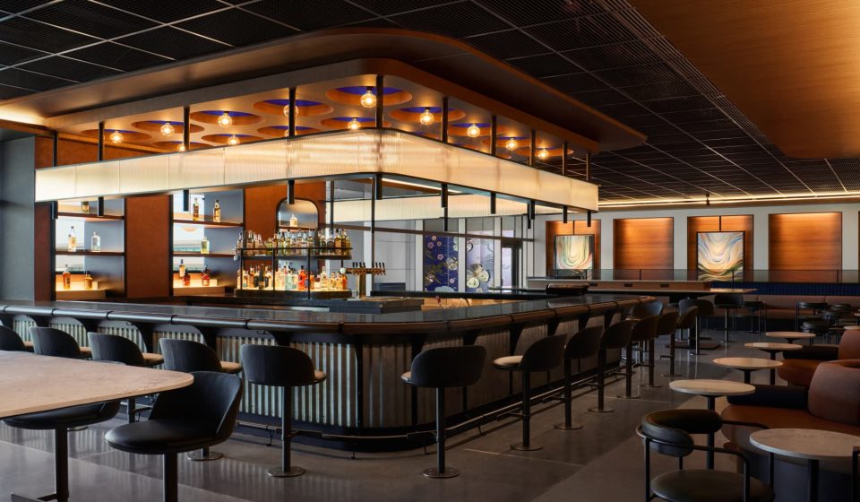 United Airlines set to open its largest airport lounge in Houston