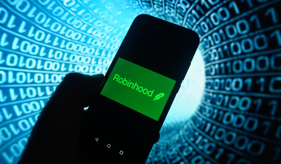 Robinhood shares fall 4% as crypto crisis weighs on profits, offsetting new business gains