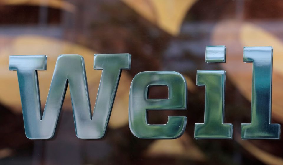 Longtime Wall Street law firm Weil, Gotshal & Manges plans to close operations
