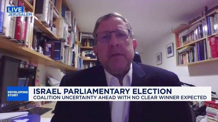 Israel faces weeks of coalition horse-trading as neither bloc achieves majority