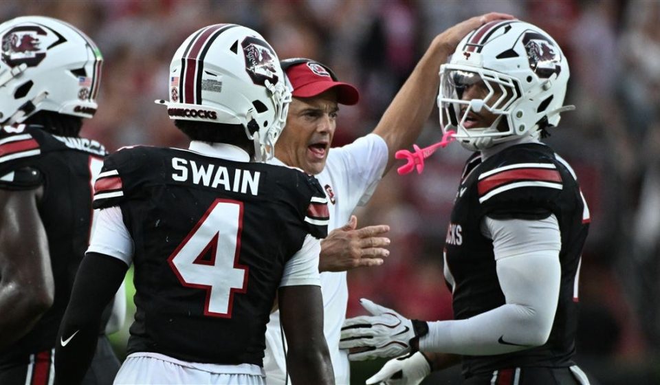 Spurrier once said not to applaud after a loss, Beamer praises defeat