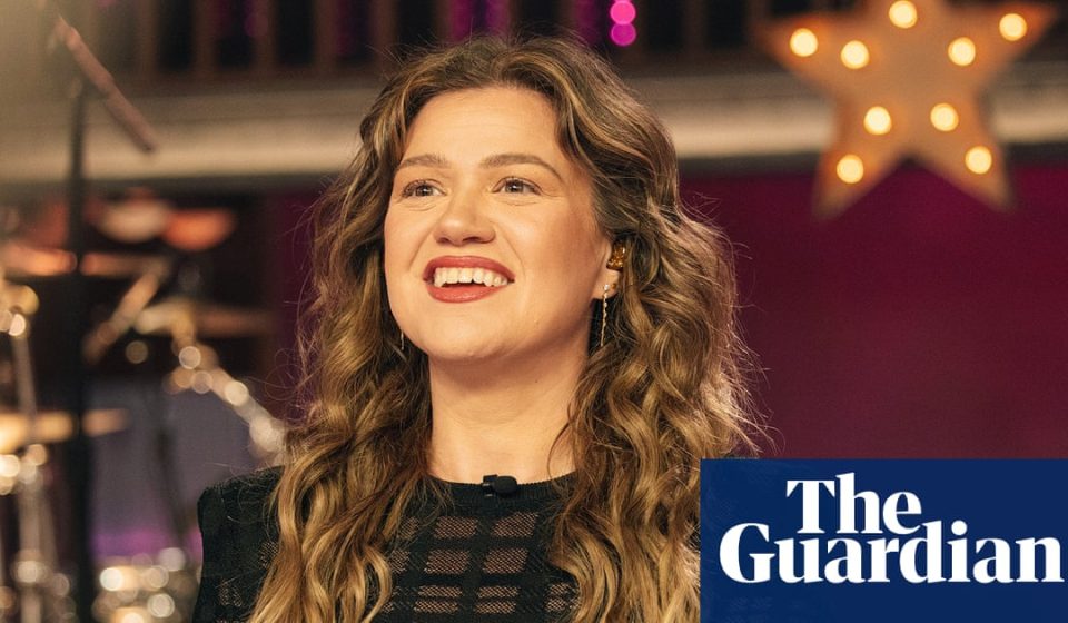 'Wow, man. You're an idiot': why Kelly Clarkson is fighting for a $15,000 bird on social media | Kelly Clarkson