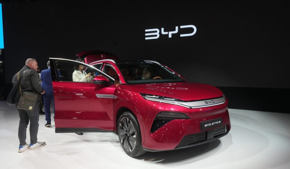 Dominating the Paris Motor Show: a large number of Chinese cars Dominating the Paris Motor Show: a large number of Chinese cars
