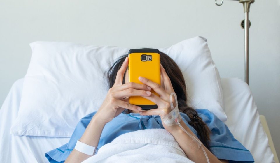 AI tool predicts cancer survival by analyzing a patient's selfie
