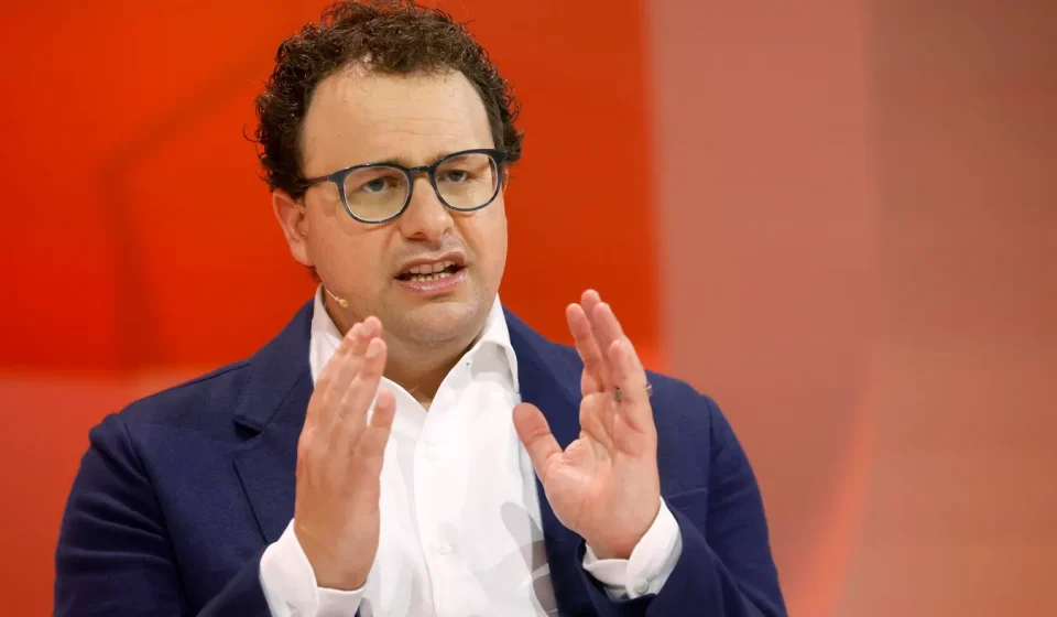 Behind Anthropic's stunning $42 billion loss lies the massive stakes of Google and Amazon