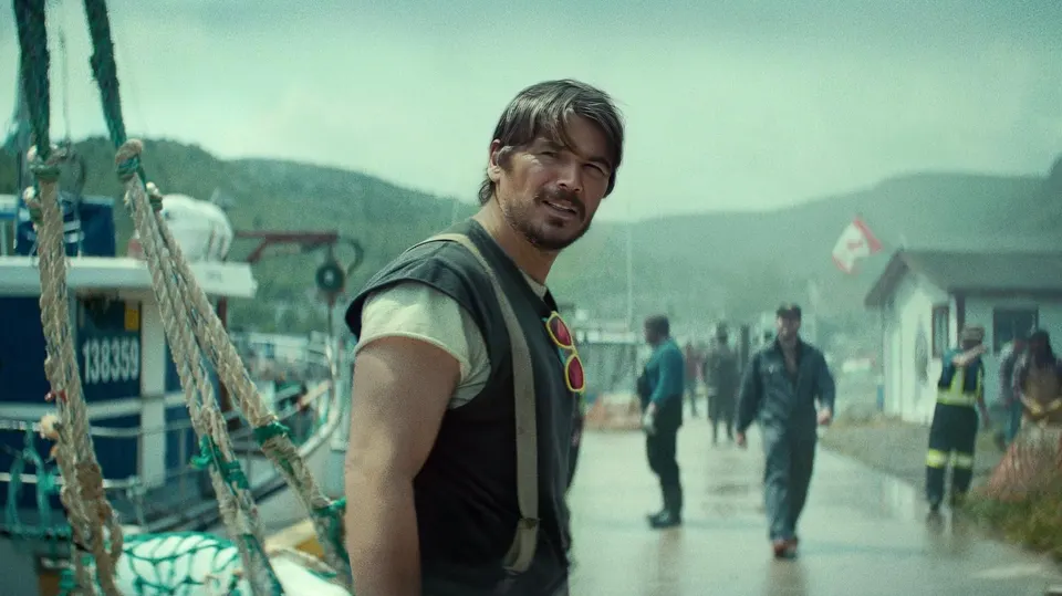 Netflix's Best New Show Shows Josh Hartnett Fighting a Sea Creature