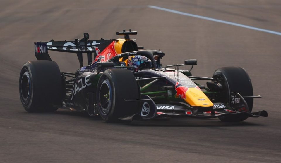F1 Singapore GP: George Russell in the lead, Max Verstappen achieves an impressive lap
