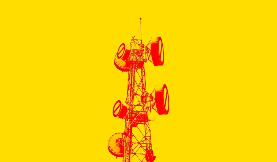 SpaceX spectrum acquisition impacts telecom stocks