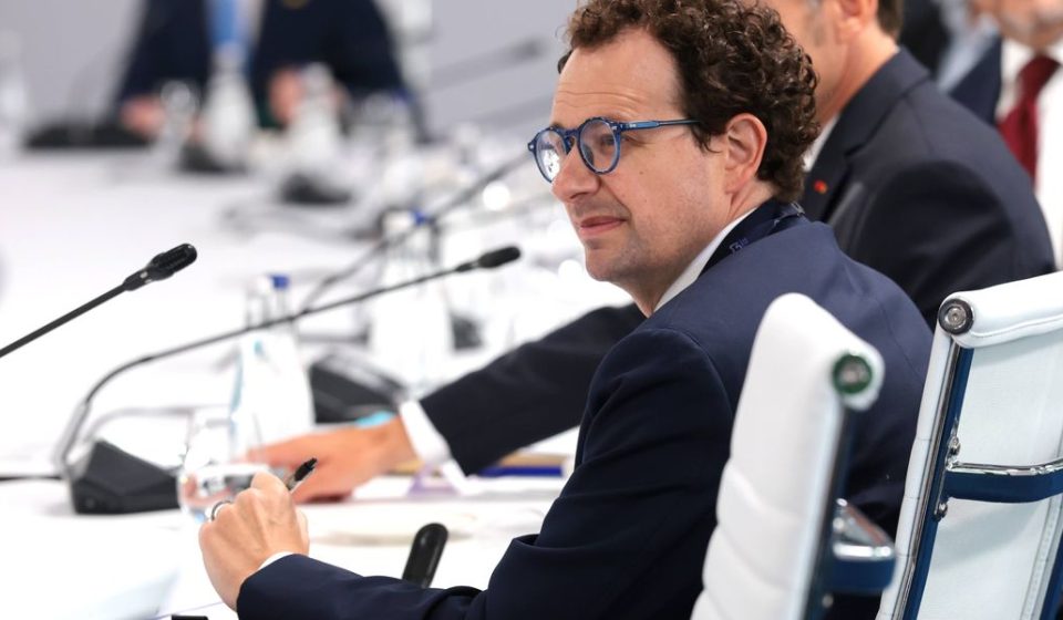 Alarm as AI executives privately assess post-disaster public 'revolt' scenarios