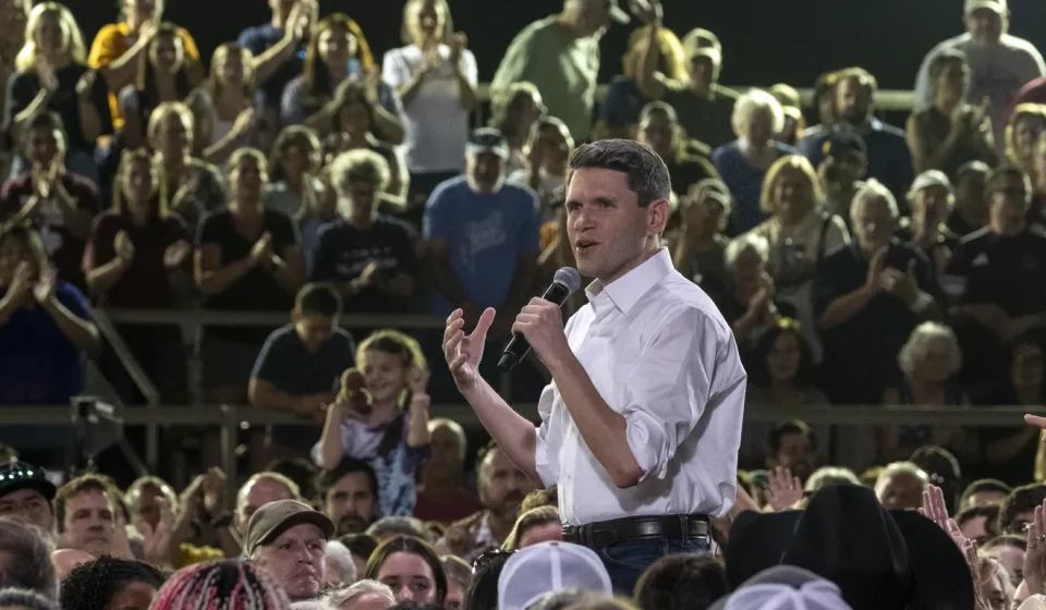 Democrats release “staggering” numbers ahead of 2026 midterm elections – Axios