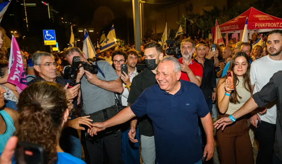 The anti-Bibi candidate who has Netanyahu on his tail The anti-Bibi candidate who has Netanyahu on his tail