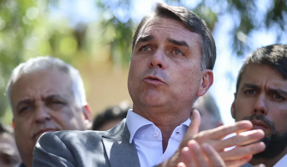 The United States will grant visas to Flávio Bolsonaro after his electoral defeat