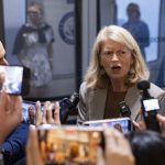 Murkowski supports Democrats in Alaska governor's race