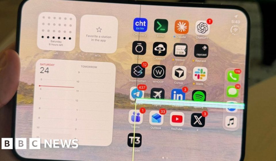 Apple says it will replace iPhone Duo handsets with screen issues – BBC News Africa Apple says it will replace iPhone Duo handsets with screen issues - BBC News Africa