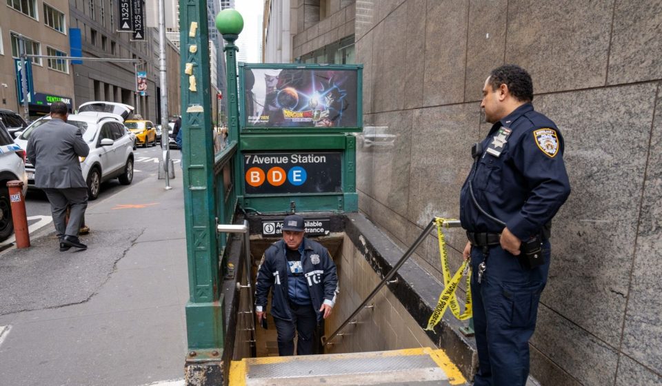 Teen arrested after argument over smoking led to deadly Midtown subway shooting Teen arrested after argument over smoking led to deadly Midtown subway shooting
