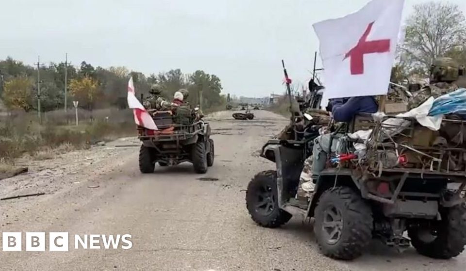 Residents leave Oleshky devastated by Russian occupation as evacuation corridor opens - BBC News Africa