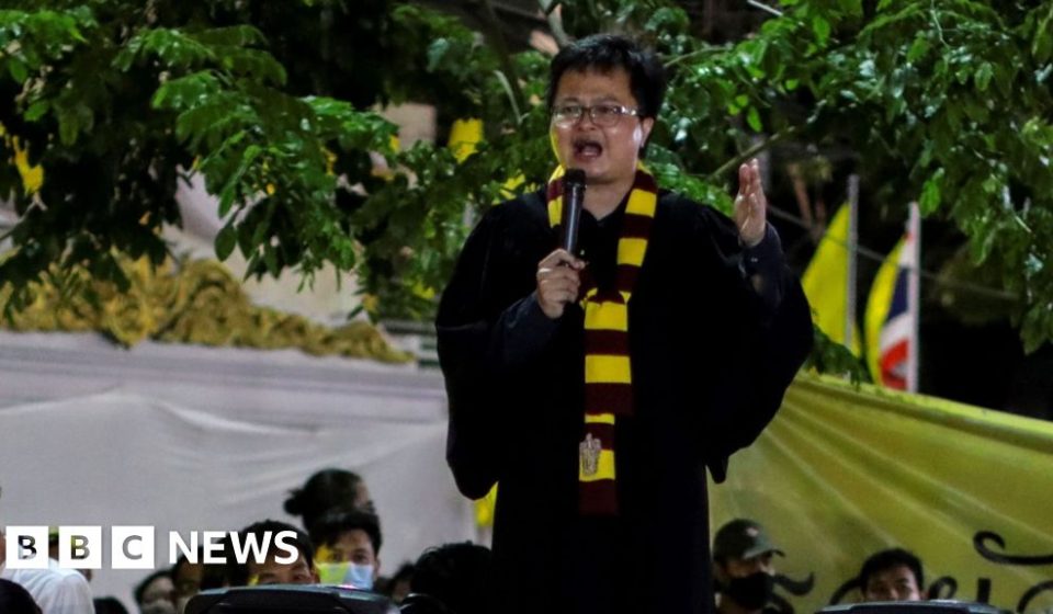 Lèse majesté: Arnon Nampa questioned the Thai monarchy disguised as Harry Potter. Now he has been in prison for 34 years Lèse majesté: Arnon Nampa questioned the Thai monarchy disguised as Harry Potter. Now he has been in prison for 34 years