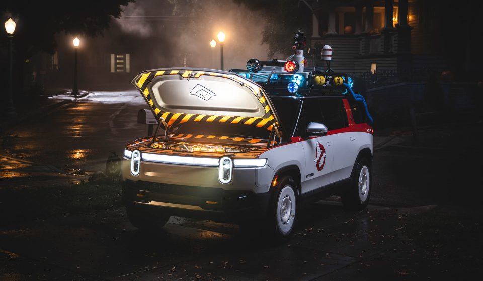Rivian transformed an R1S into Ghostbusters Ecto-1: sirens, radar dish and all. He reigns